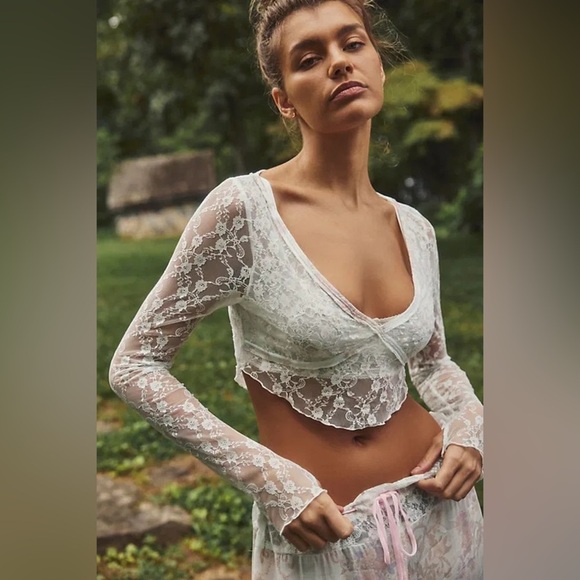 NWOT - Intimately Free People Let It Be Sheer Lace Long Sleeve Crop - Size M - Picture 1 of 3